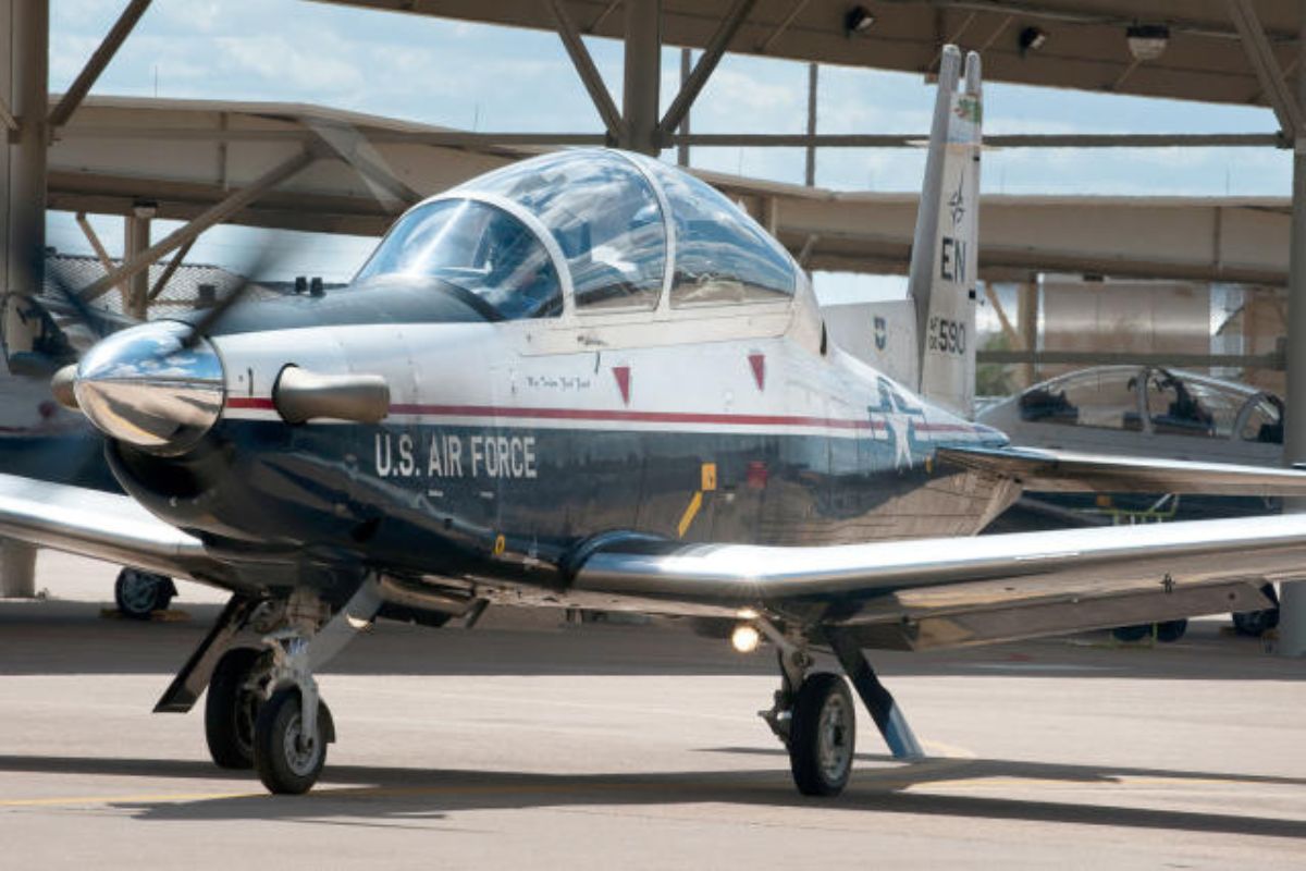 When the ejection seat malfunctions when the aircraft is on the ground, an Air Force instructor dies. images Credit By: AOL.com