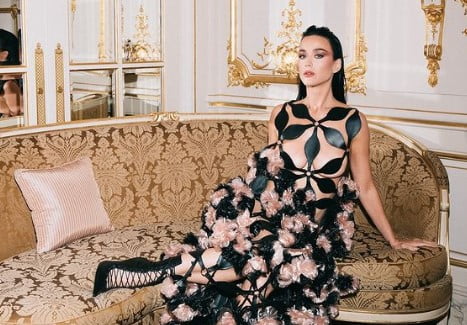 "Katy Perry's Fashion Statements: A Spotlight on Her Bold and Unconventional Style at Vogue World: Paris"